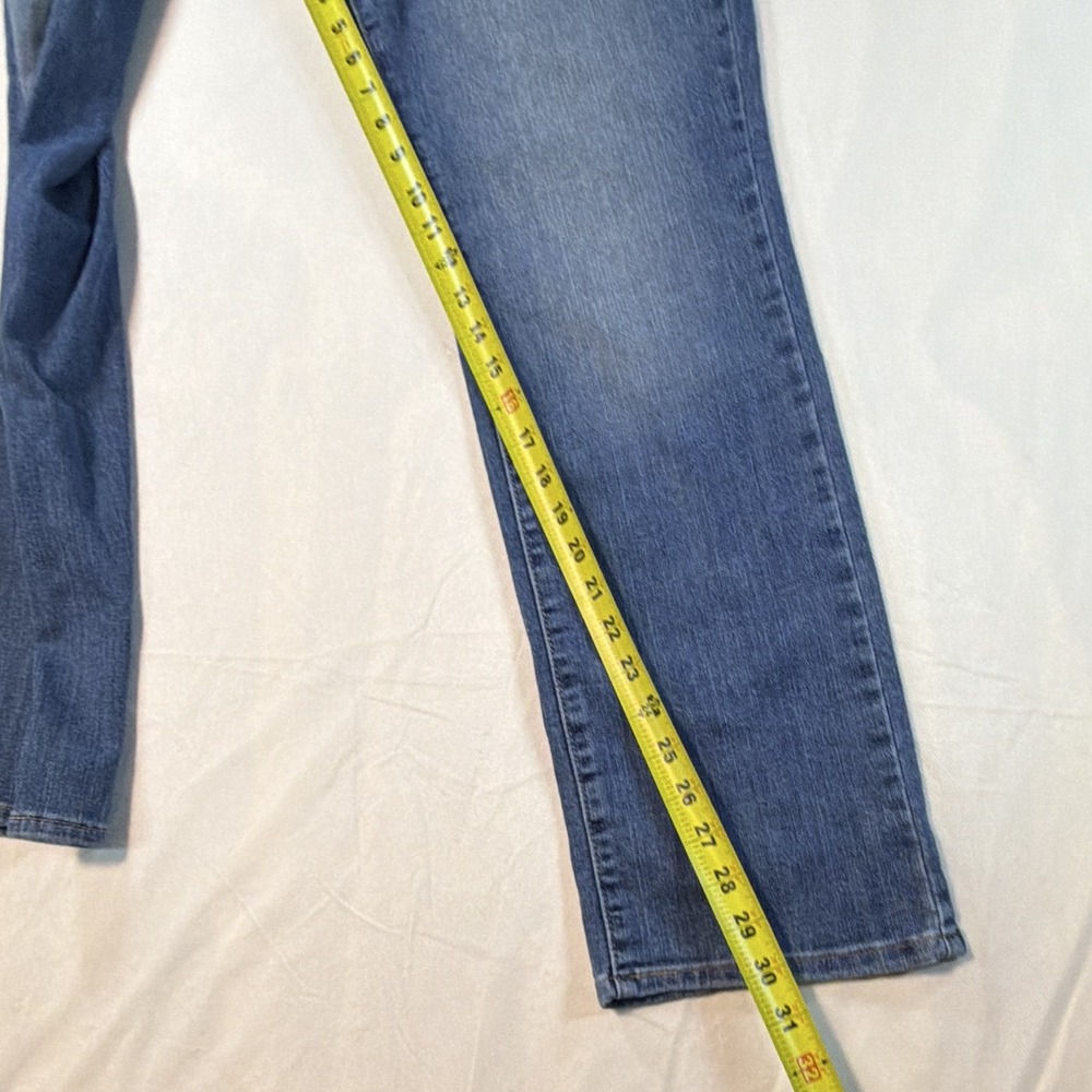 Levi Strauss Signature Women's 8 Mid-Rise Straight Stretch Medium Wash Classic - Picture 14 of 15